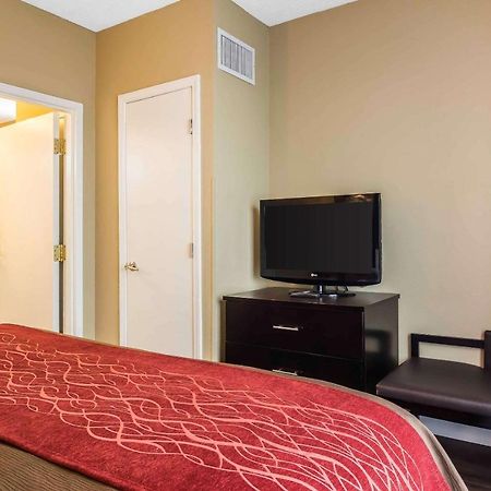 Comfort Inn & Suites Near Six Flags Lithia Springs Exterior photo